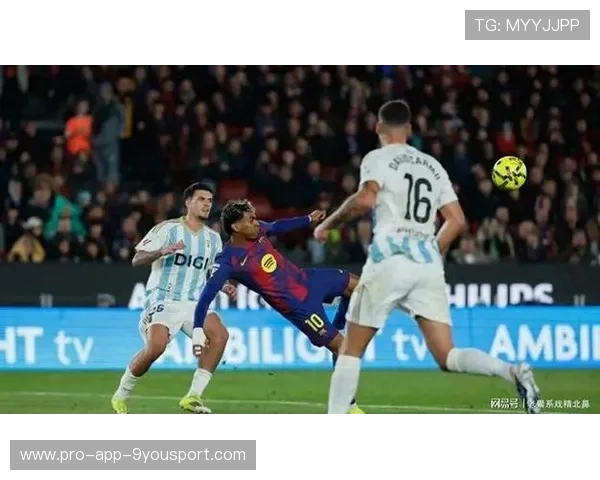 西甲：皇马在主场3-0完胜巴萨，榜首之争白热化，西甲皇马3_1巴萨
